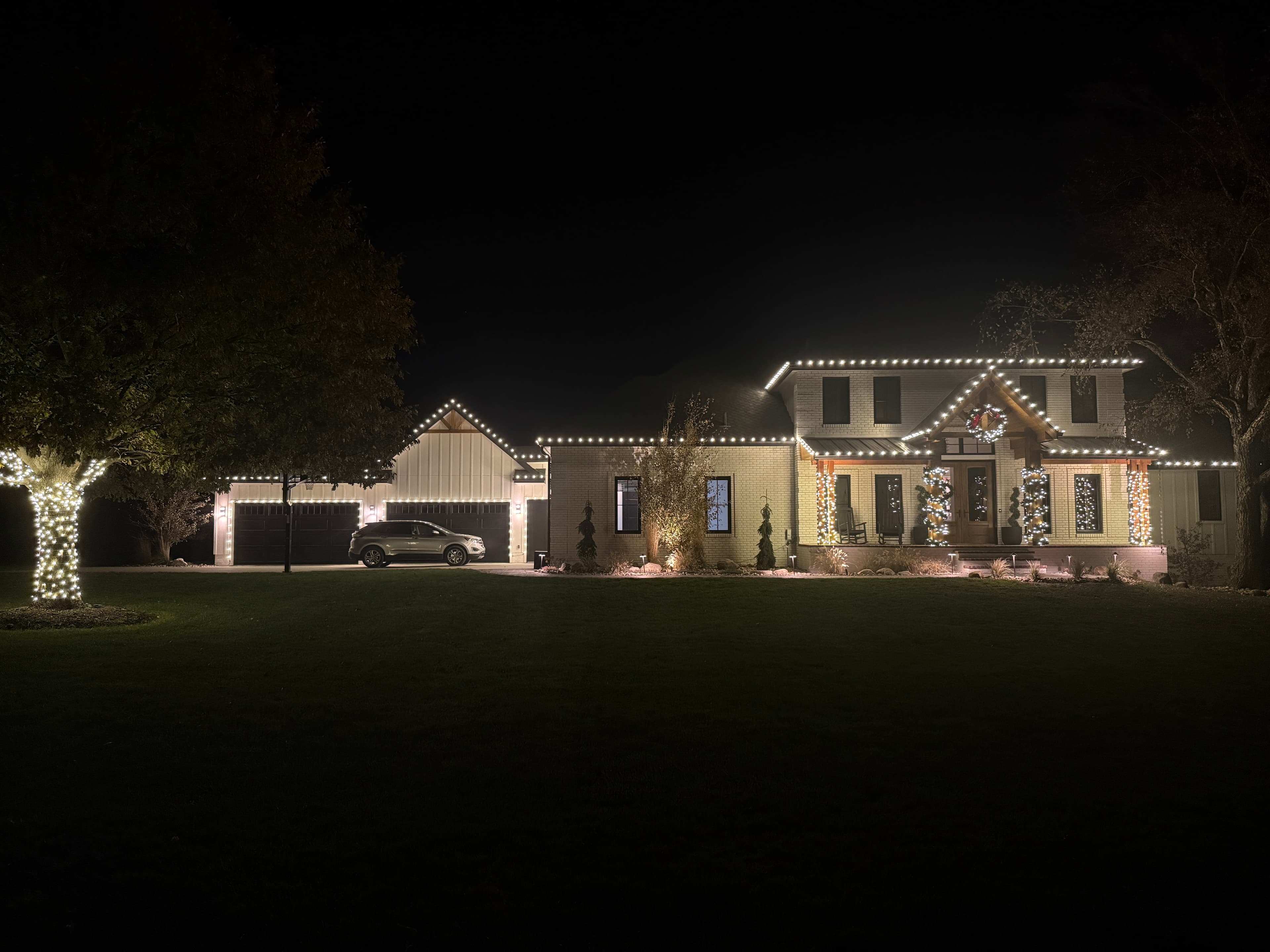 How Holiday Lighting Is Designed and Installed for Omaha Homes