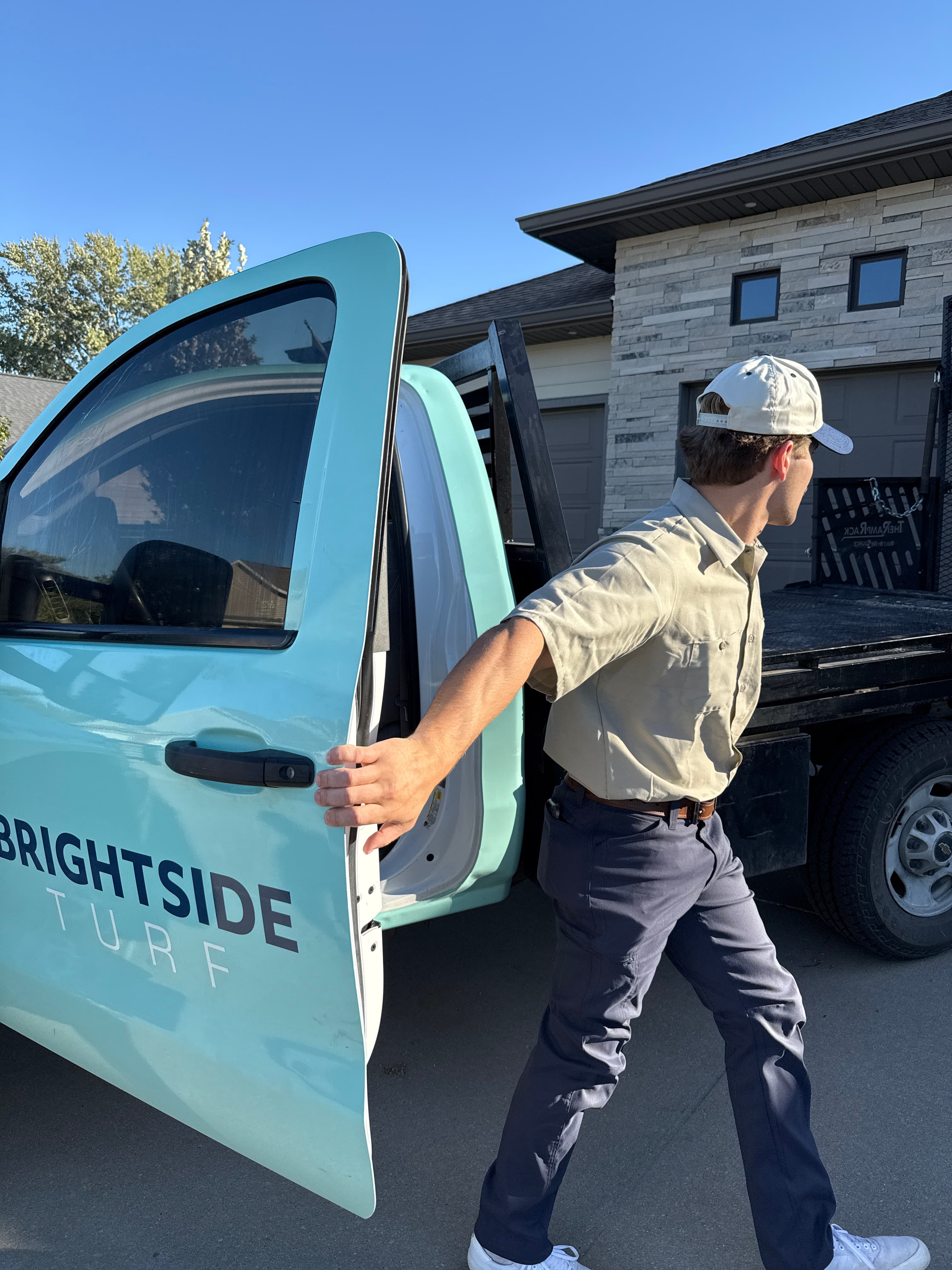 What to Expect From Professional Lawn Care Visits in Early Spring